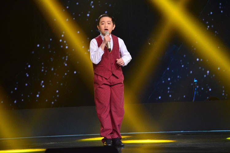 Cong chua toc dai 9 tuoi gay bao The Voice Kids-Hinh-5